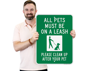 All Pets Must Be On A Leash Sign